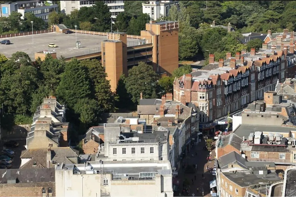 Central 2 Bed Apartment Walking Distance To Beach Bournemouth