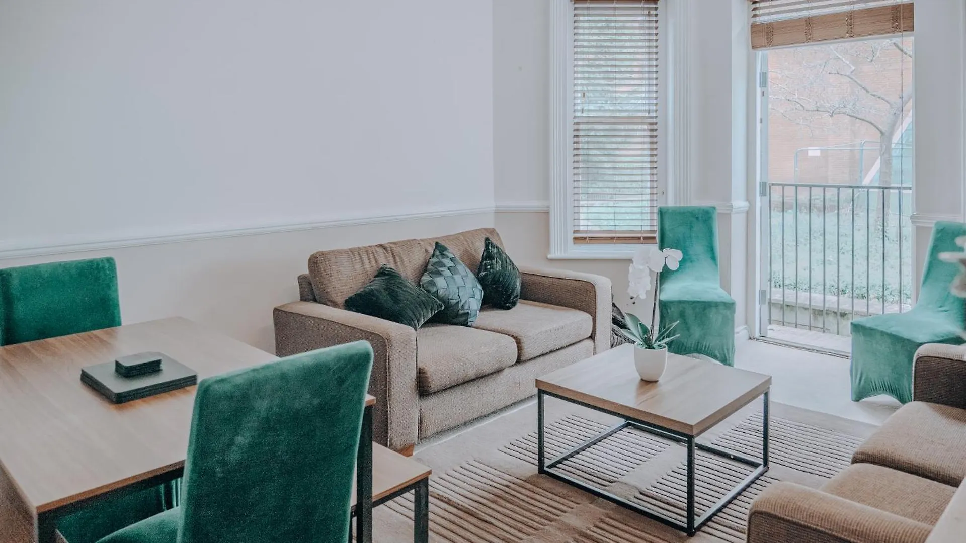 Central 2 Bed Apartment Walking Distance To Beach Bournemouth