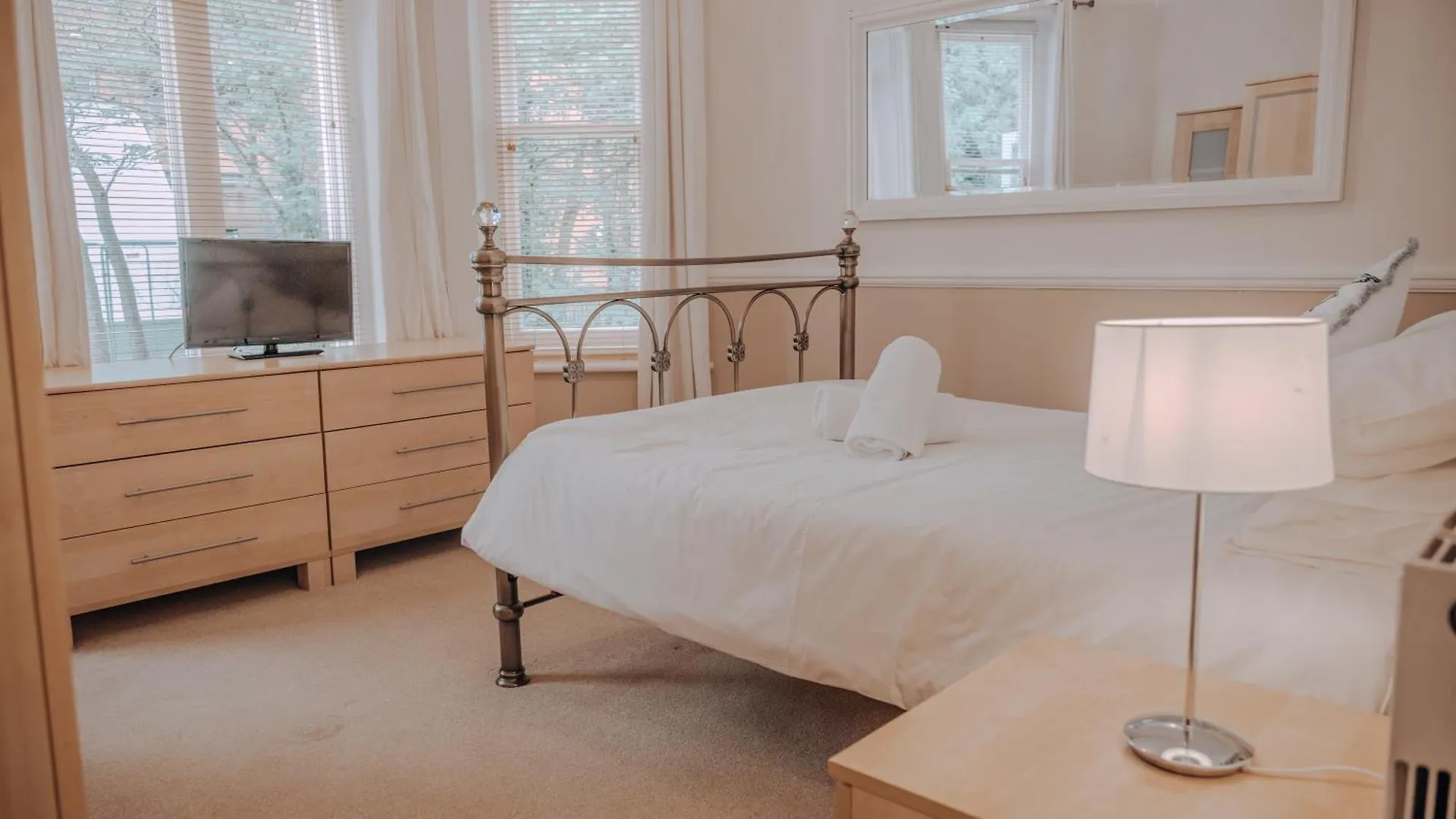 Central 2 Bed Apartment Walking Distance To Beach Bournemouth