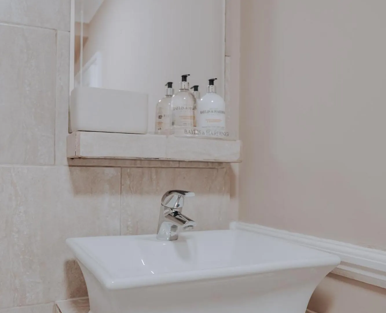 Central 2 Bed Apartment Walking Distance To Beach بورنماوث